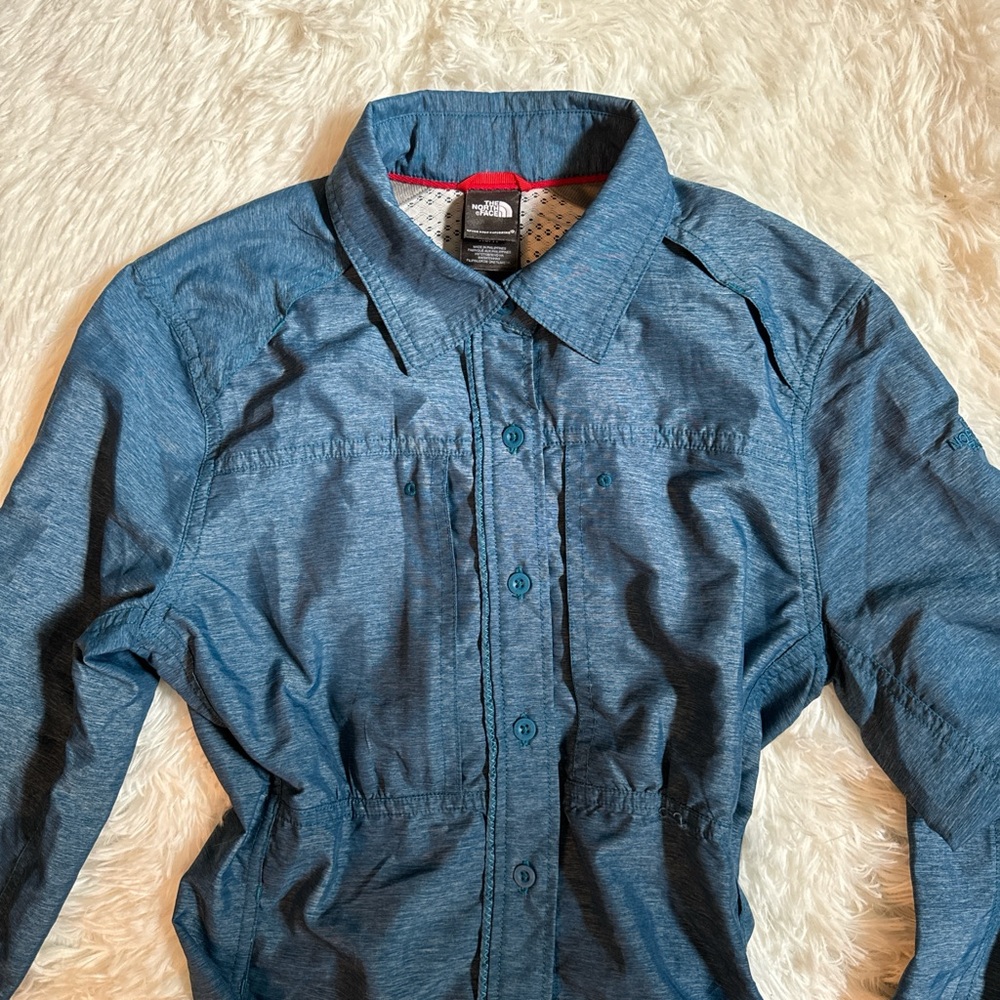 The North face sinched long sleeve - Picture 2 of 12